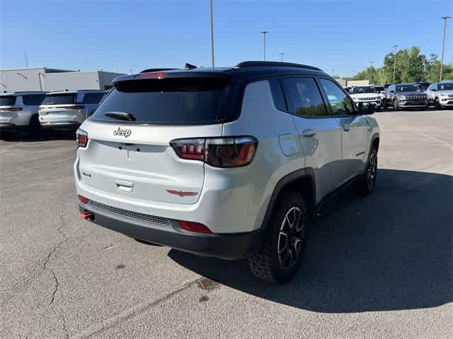 Photo of 2024 Silver Zynith Metallic Clearcoat Jeep Compass