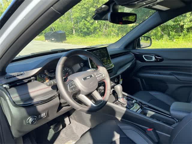 Photo of 2024 Silver Zynith Metallic Clearcoat Jeep Compass
