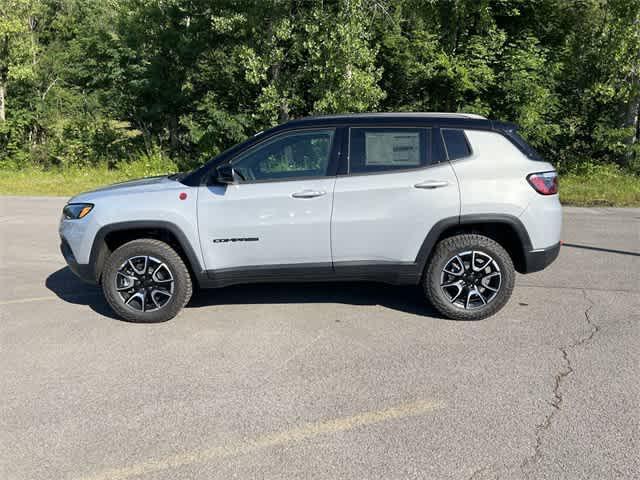 Photo of 2024 Silver Zynith Metallic Clearcoat Jeep Compass