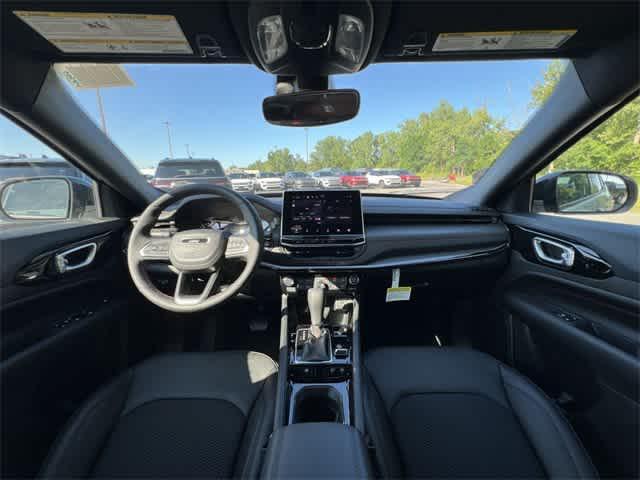 Photo of 2024 Silver Zynith Metallic Clearcoat Jeep Compass