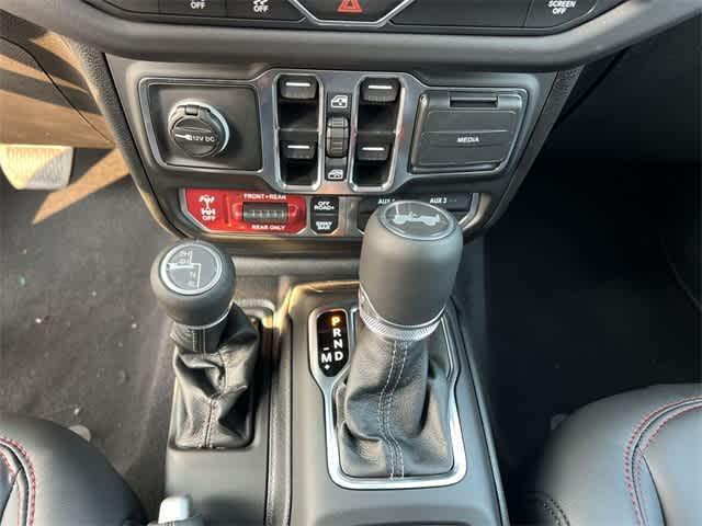 Photo of 2025 Bright White Clearcoat Jeep Wrangler