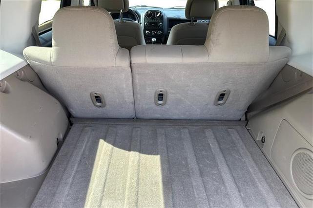 Photo of 2010 Natural Green Pearlcoat Jeep Patriot