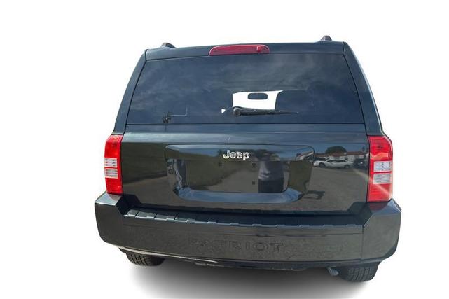 Photo of 2010 Natural Green Pearlcoat Jeep Patriot