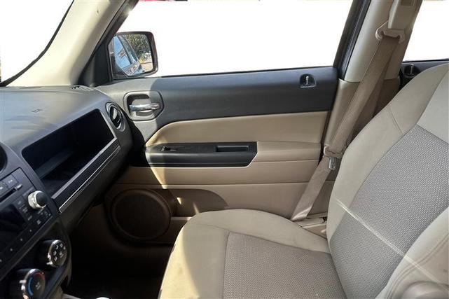 Photo of 2010 Natural Green Pearlcoat Jeep Patriot