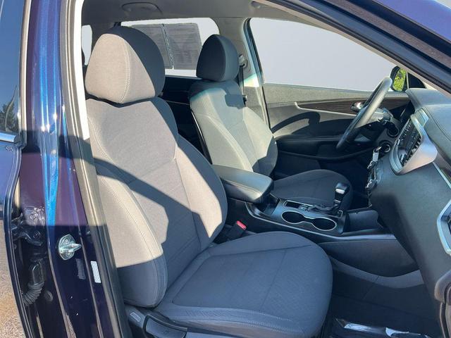 Photo of 2019 Imperial Blue Kia Sorento