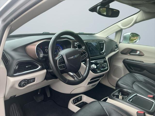 Photo of 2019 Billet Silver Metallic Clearcoat Chrysler Pacifica