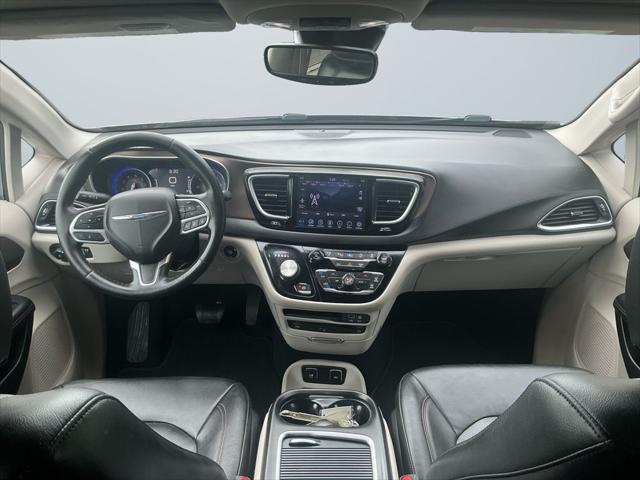 Photo of 2019 Billet Silver Metallic Clearcoat Chrysler Pacifica