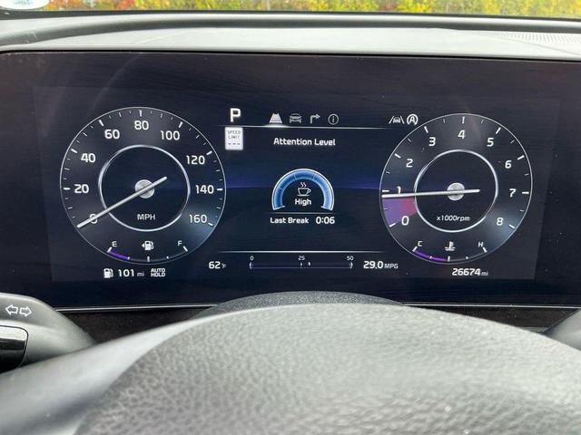 Photo of 2024 Glacier White Pearl/Ebony Black Roof Kia Sportage