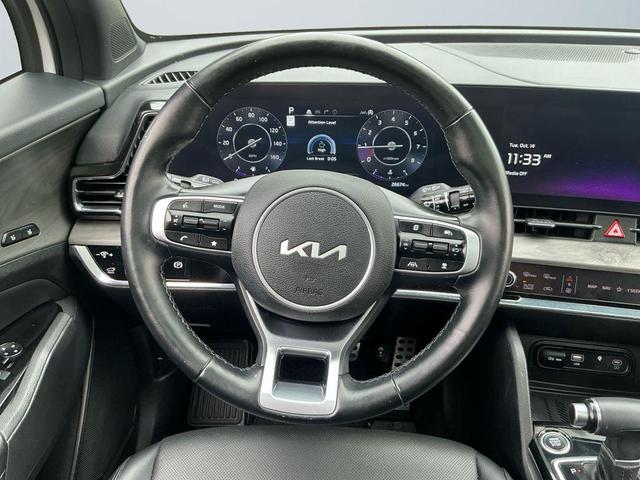 Photo of 2024 Glacier White Pearl/Ebony Black Roof Kia Sportage