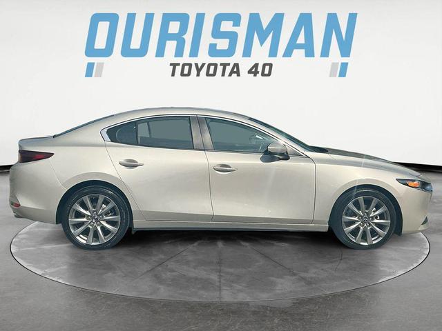 Photo of 2023 Platinum Quartz Metallic Mazda Mazda3