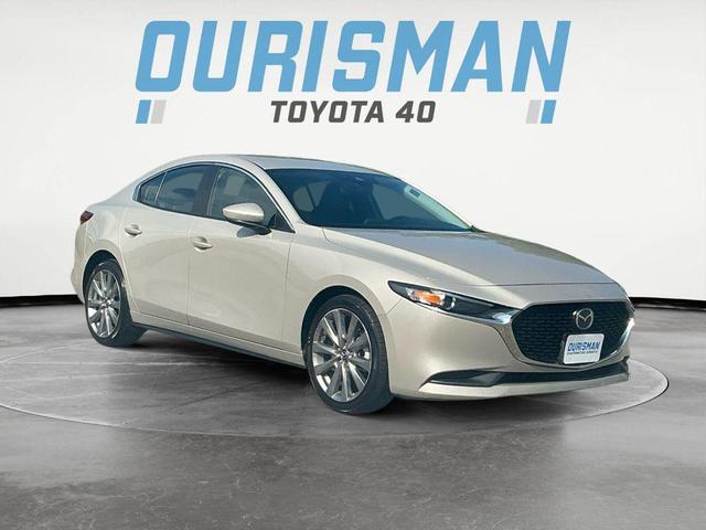 Photo of 2023 Platinum Quartz Metallic Mazda Mazda3