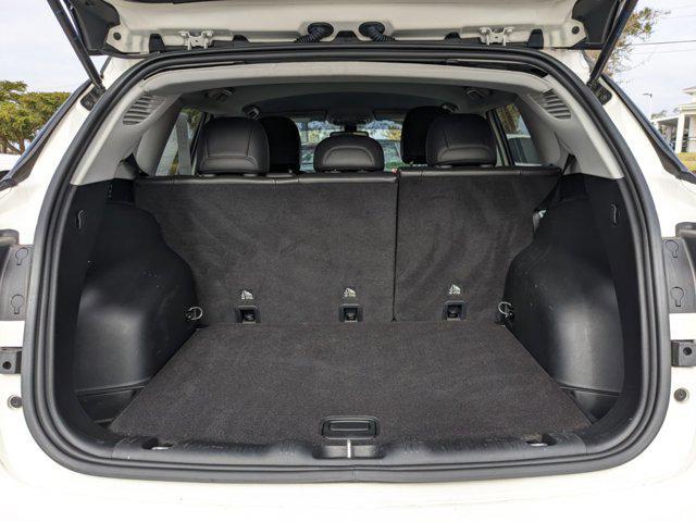 Photo of 2020 White Clearcoat Jeep Compass