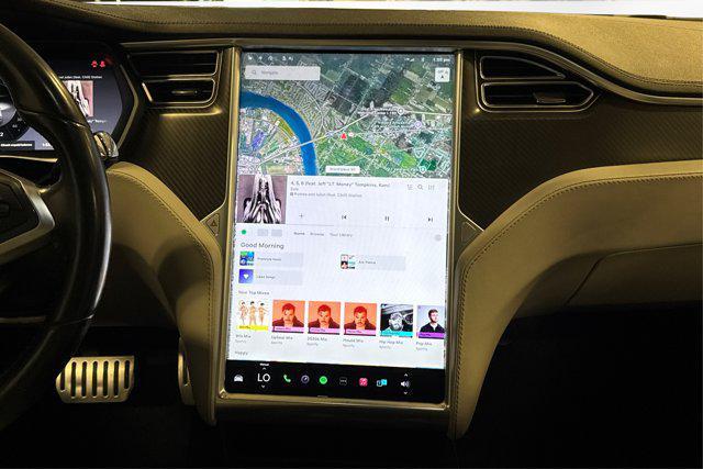 Photo of 2014 Gray Metallic Tesla Model S