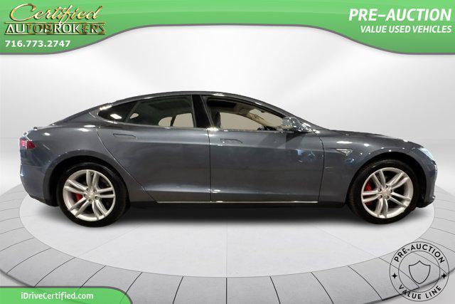 Photo of 2014 Gray Metallic Tesla Model S