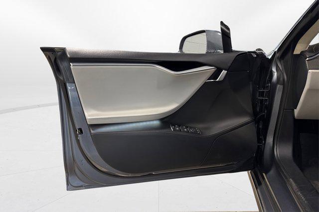 Photo of 2014 Gray Metallic Tesla Model S