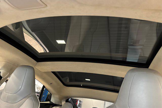 Photo of 2014 Gray Metallic Tesla Model S