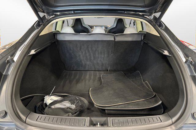 Photo of 2014 Gray Metallic Tesla Model S