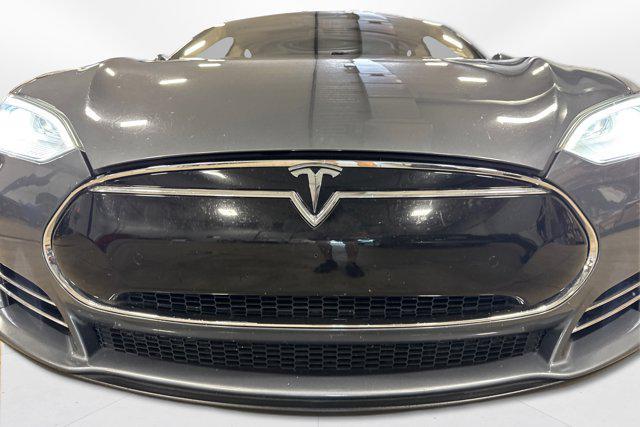 Photo of 2014 Gray Metallic Tesla Model S