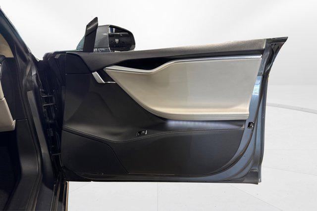 Photo of 2014 Gray Metallic Tesla Model S