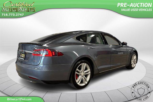 Photo of 2014 Gray Metallic Tesla Model S