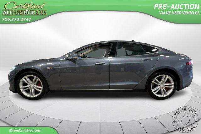 Photo of 2014 Gray Metallic Tesla Model S