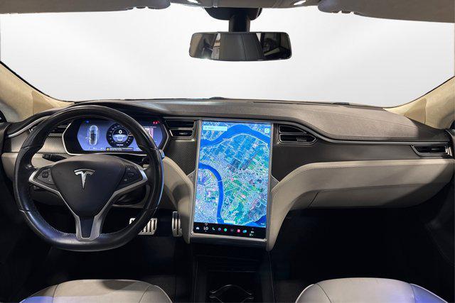Photo of 2014 Gray Metallic Tesla Model S