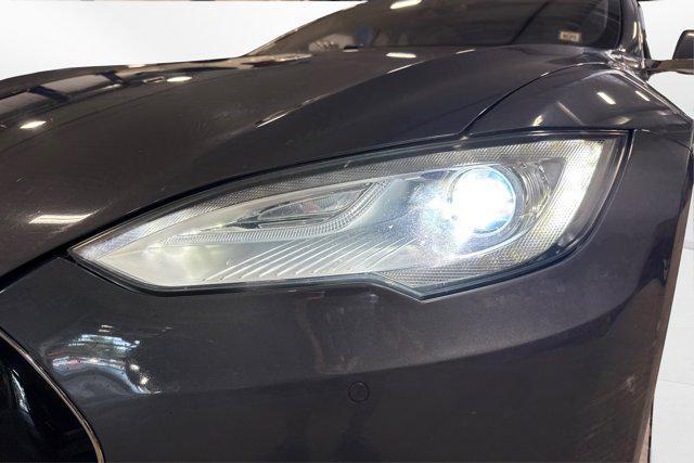 Photo of 2014 Gray Metallic Tesla Model S