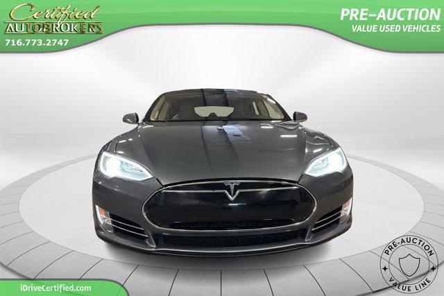 Photo of 2014 Gray Metallic Tesla Model S