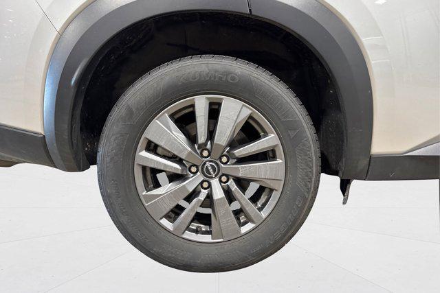 Photo of 2025 Brilliant Silver Metallic Nissan Pathfinder