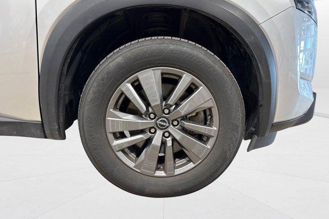 Photo of 2025 Brilliant Silver Metallic Nissan Pathfinder