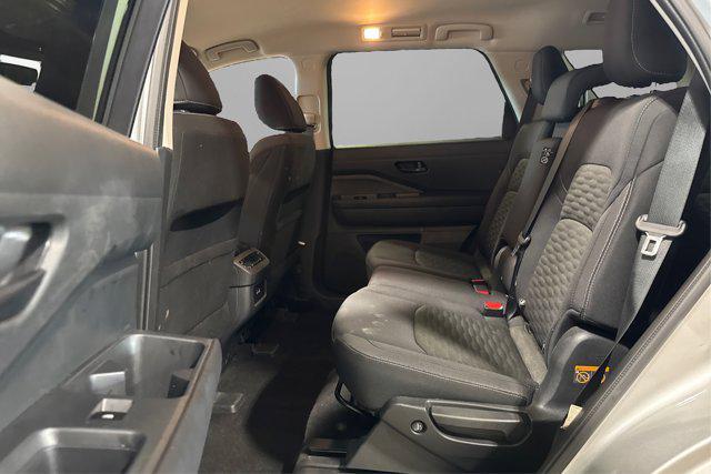 Photo of 2025 Brilliant Silver Metallic Nissan Pathfinder