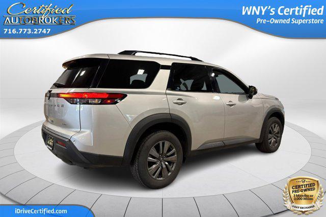 Photo of 2025 Brilliant Silver Metallic Nissan Pathfinder