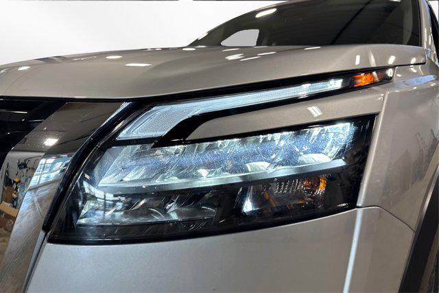 Photo of 2025 Brilliant Silver Metallic Nissan Pathfinder