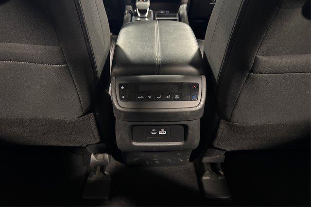 Photo of 2025 Brilliant Silver Metallic Nissan Pathfinder