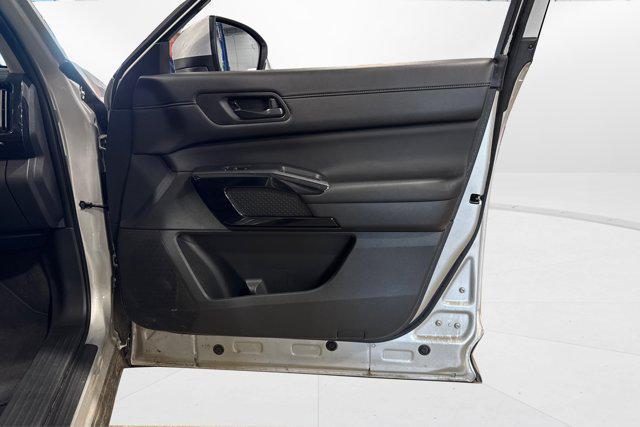 Photo of 2025 Brilliant Silver Metallic Nissan Pathfinder