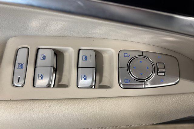 Photo of 2025 Alta White Genesis G70