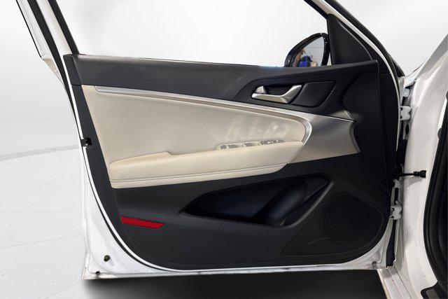 Photo of 2025 Alta White Genesis G70