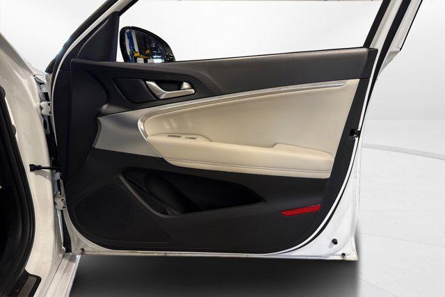 Photo of 2025 Alta White Genesis G70