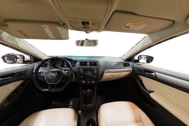 Photo of 2017 Pure White Volkswagen Jetta
