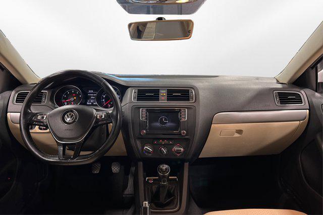 Photo of 2017 Pure White Volkswagen Jetta