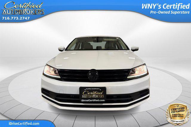 Photo of 2017 Pure White Volkswagen Jetta