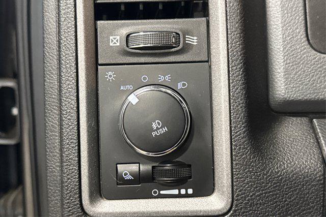 Photo of 2018 Granite Crystal Metallic Clearcoat RAM 1500