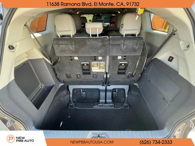Photo of 2022 Gray Toyota Sienna