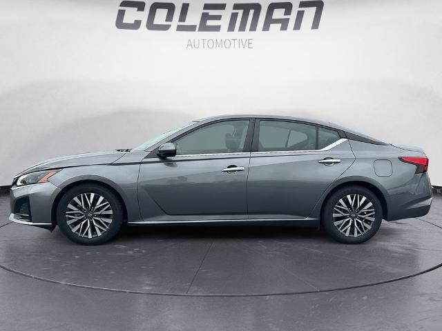 Photo of 2023 Gun Metallic Nissan Altima