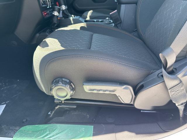 Photo of 2025 Bright White Clearcoat Jeep Gladiator