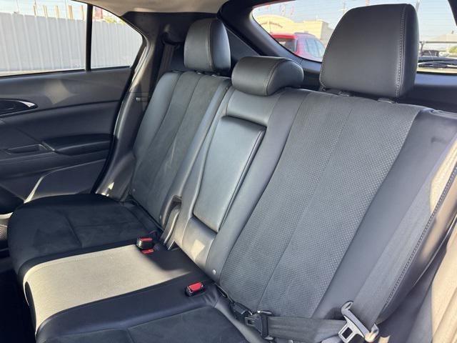 Photo of 2024 White Diamond Mitsubishi Eclipse Cross