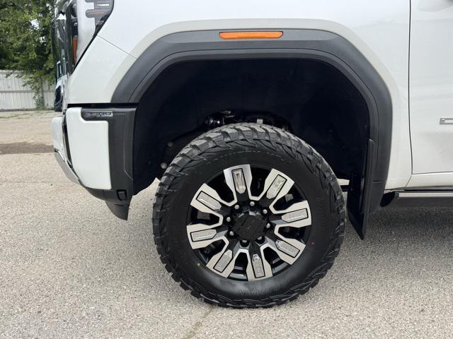 Photo of 2024 White Frost Tricoat GMC Sierra 2500