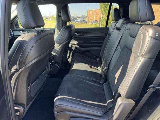 Photo of 2024 Silver Zynith Jeep Grand Cherokee L