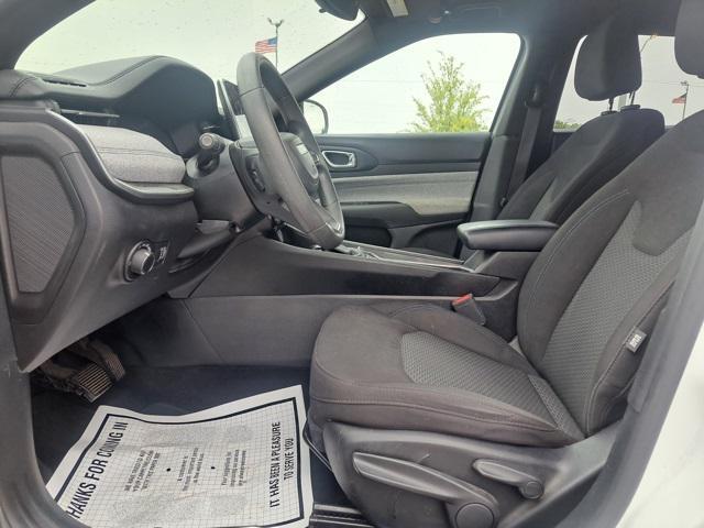 Photo of 2023 Bright White Clearcoat Jeep Compass