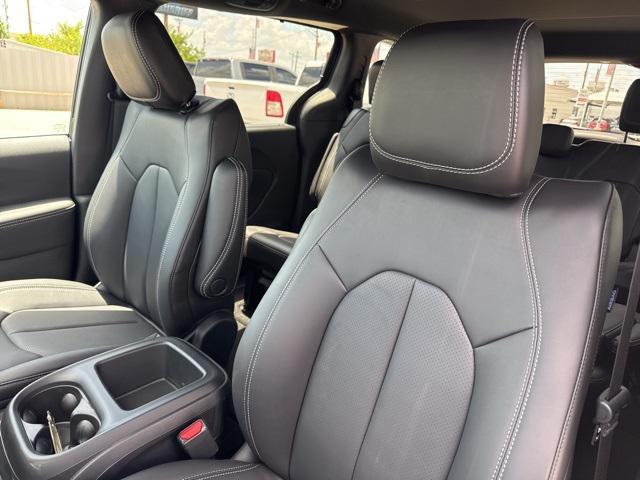 Photo of 2025 Diamond Chrysler Voyager